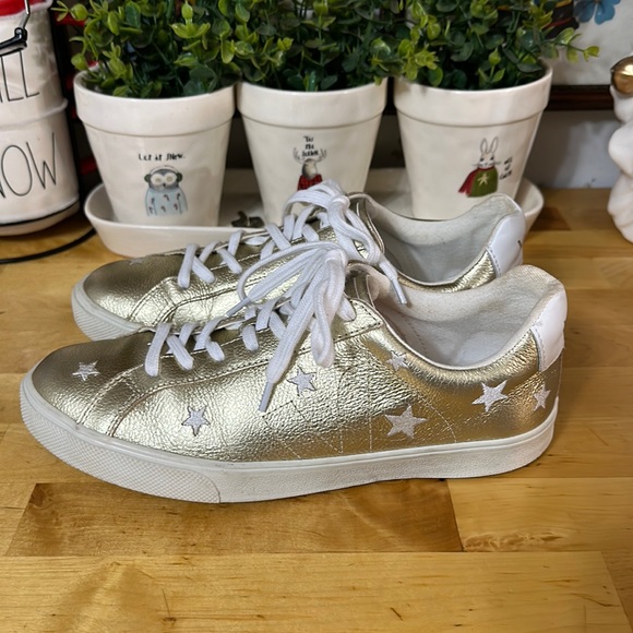 Veja Shoes - Veja x Madewell Gold Leather Star Sneakers Size 9
